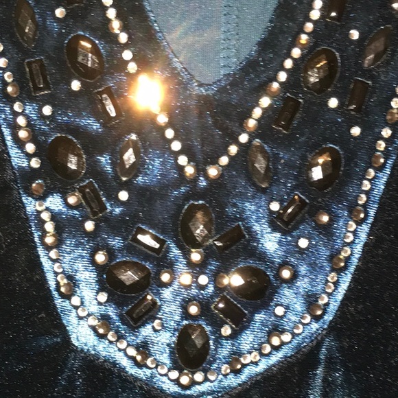 B.L.E.U. Velvet-like Jeweled Top Size S - Picture 9 of 9